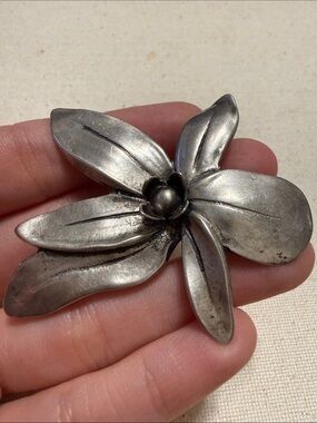 Lovely Sterling Silver Flower Brooch Pin